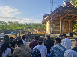 Tradisi Baru Rasulan 2026, Pemkal Ngunut Gelar Ziarah untuk Kenang Jasa Para Mantan Lurah dan Pamong